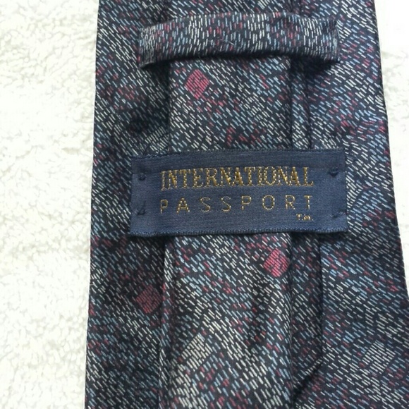 An Italian Silk Necktie - Picture 2 of 3